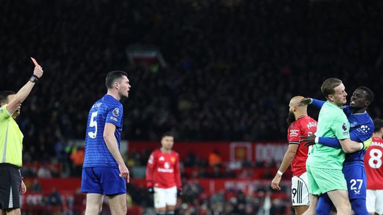 Idrissa Gueye Minta Maaf